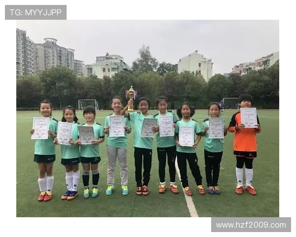 从小梦想起航足球明星们的童年故事与成长瞬间回顾